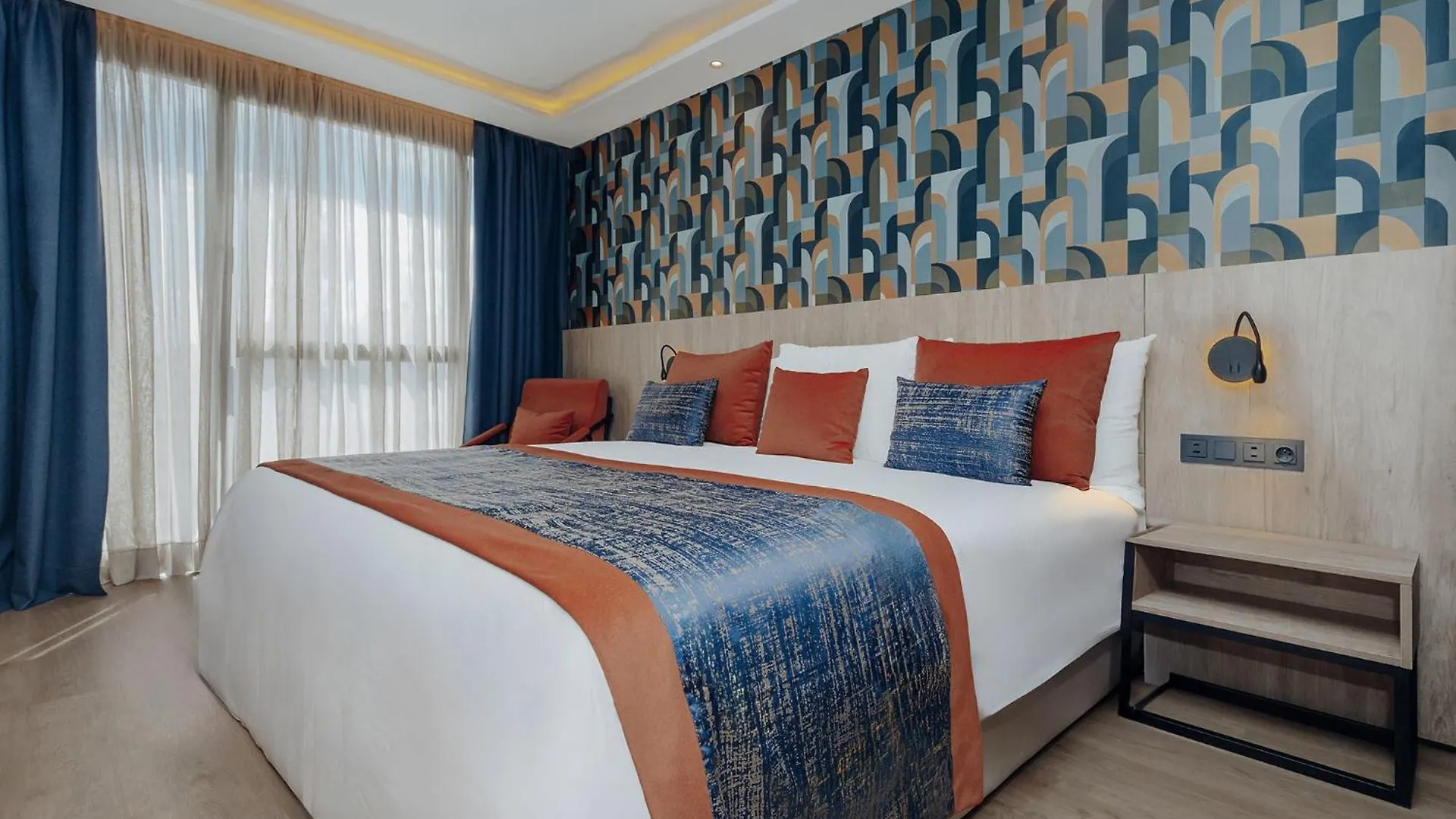 Hotel Exe Casablanca 4*,